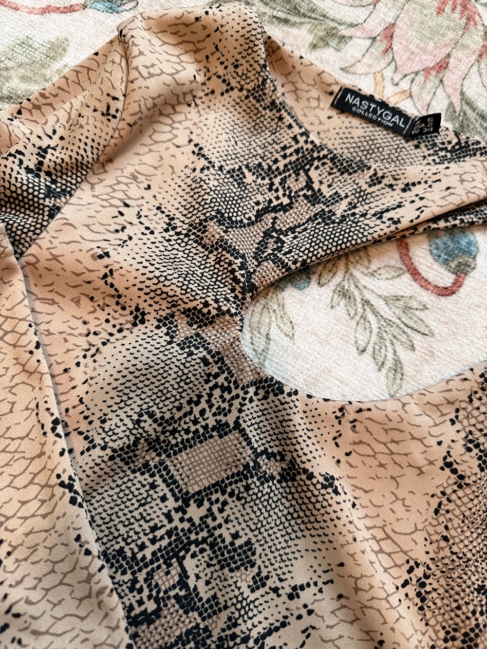 Nasty Gal Tan Snake Print One-Shoulder Crop Top - Picture 4 of 4